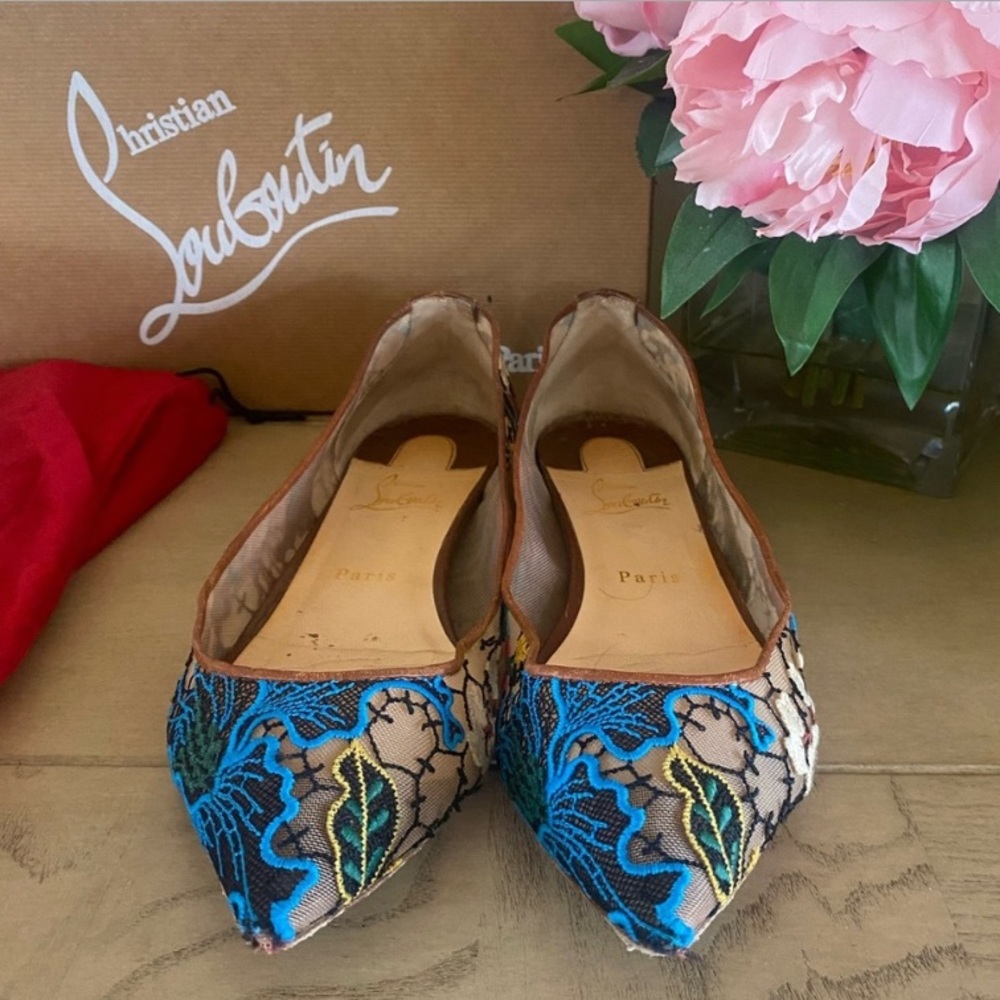 Authentic Christian Louboutin Follies lace flats 😍